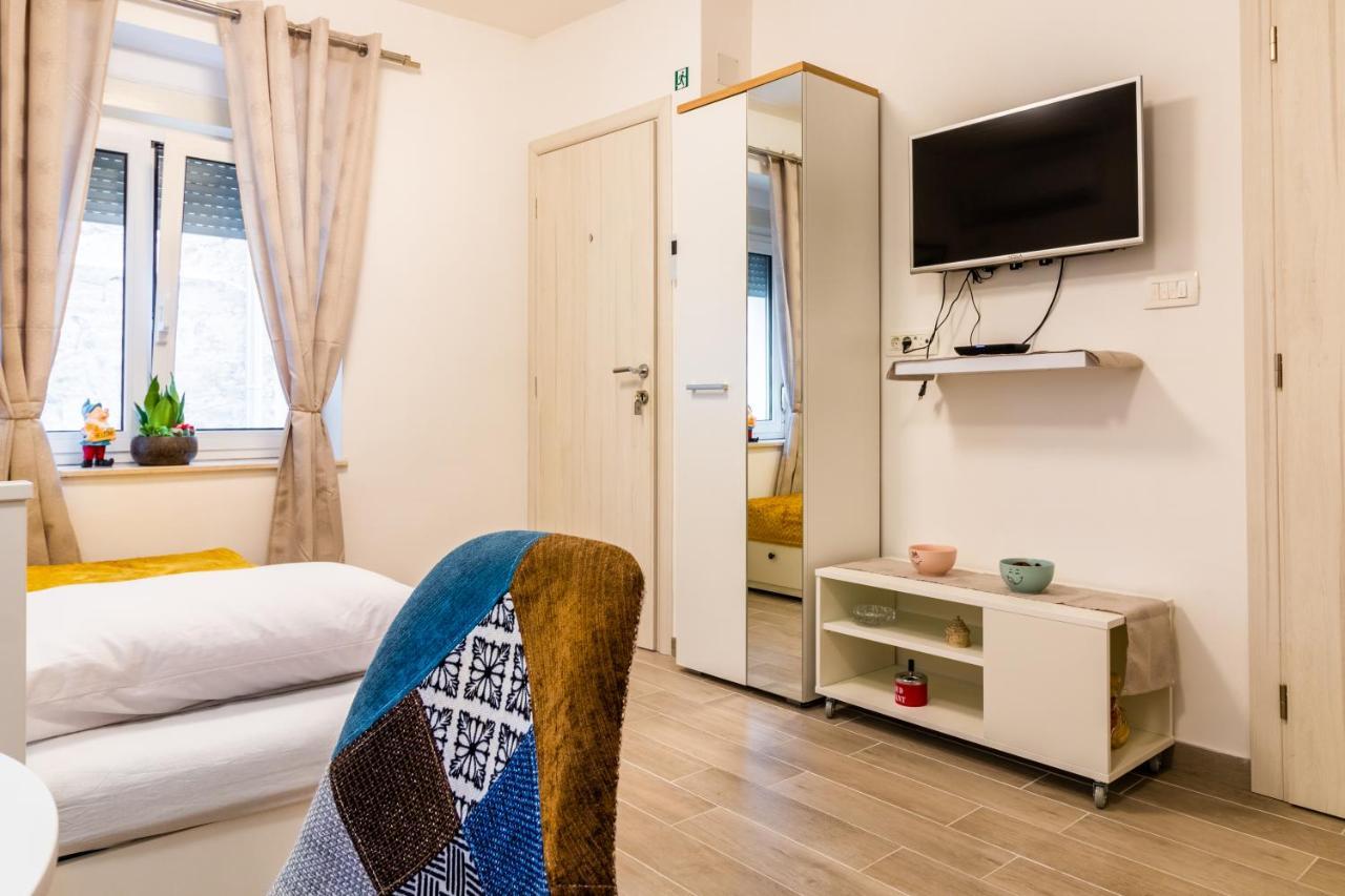 Studio Apartman Mirela Kastel Stafilic Kaštela Extérieur photo